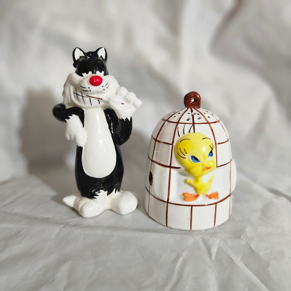 Vintage Warner Bros. Sylvester & Tweety Bird Salt & Pepper Shakers Hand Painted